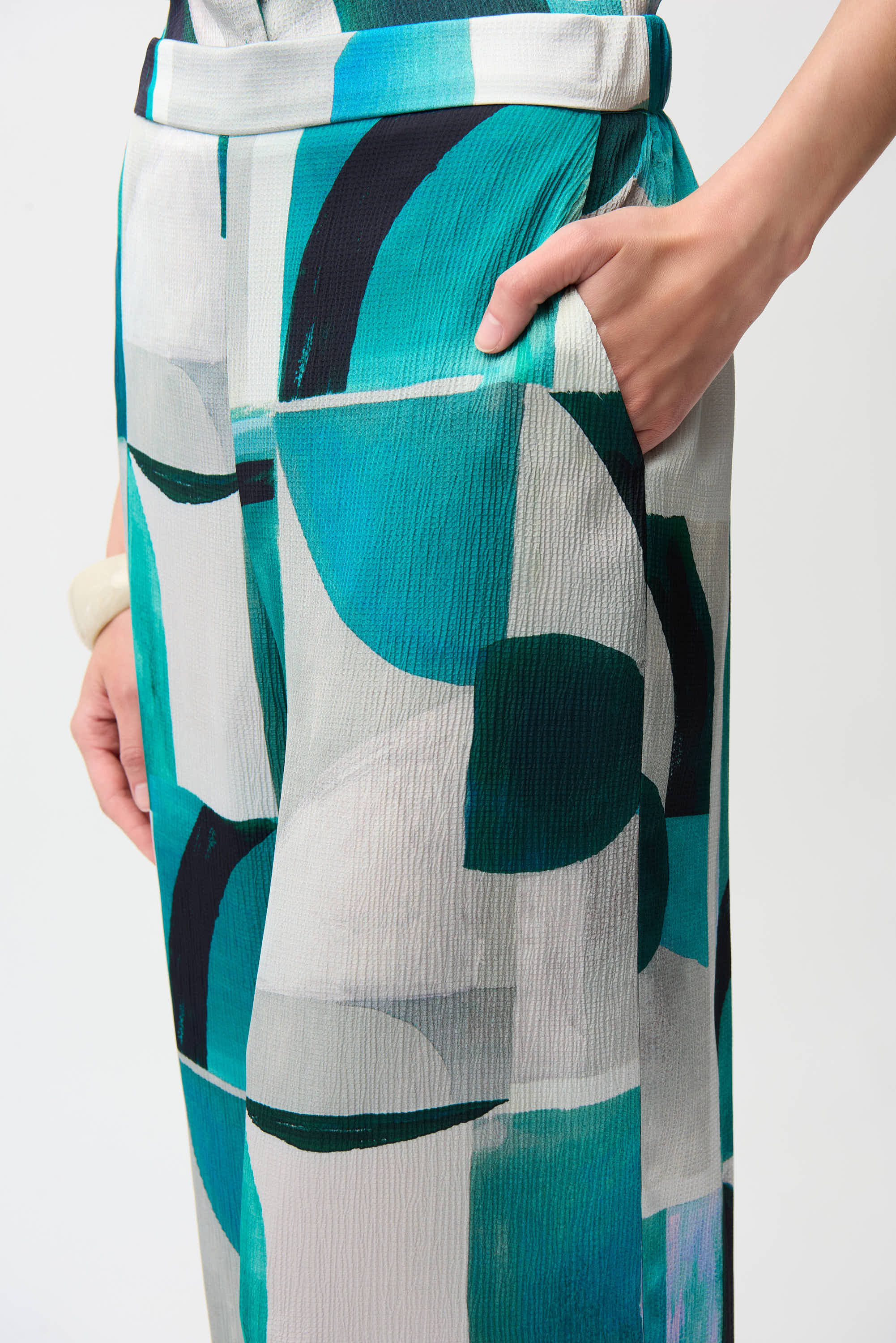 Textured Satin Geometric Print Wide Leg Pull-On Pants