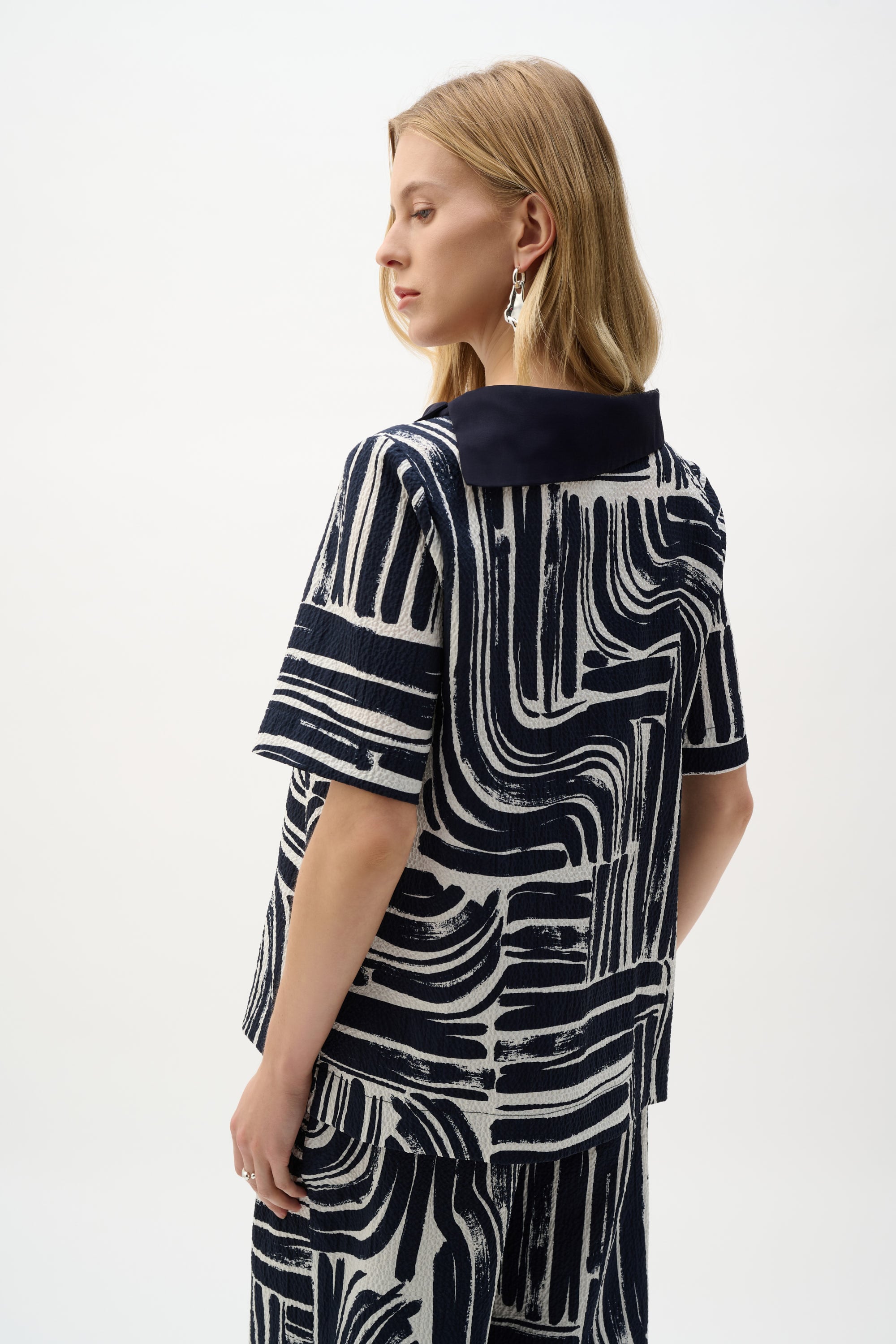 Seersucker And Georgette Abstract Print Straight Top