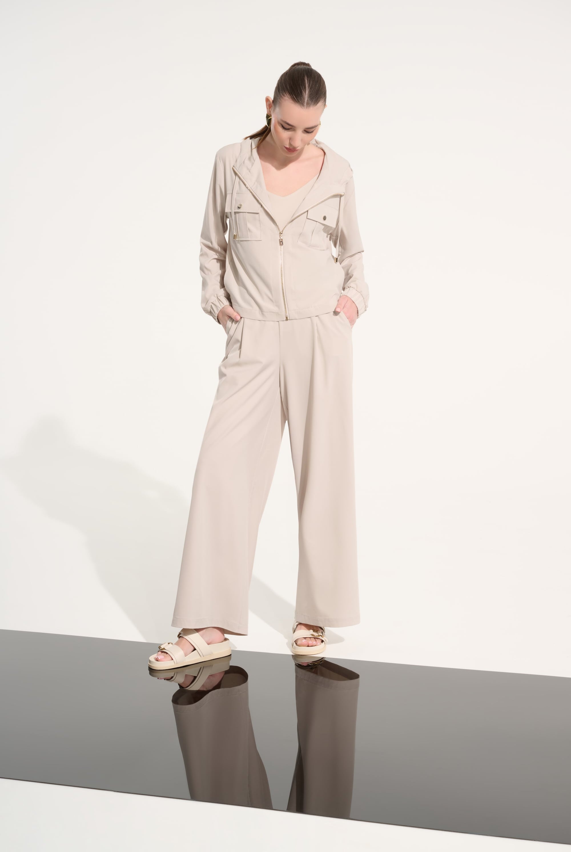 Stretch Woven Pull-On Wide Leg Pants