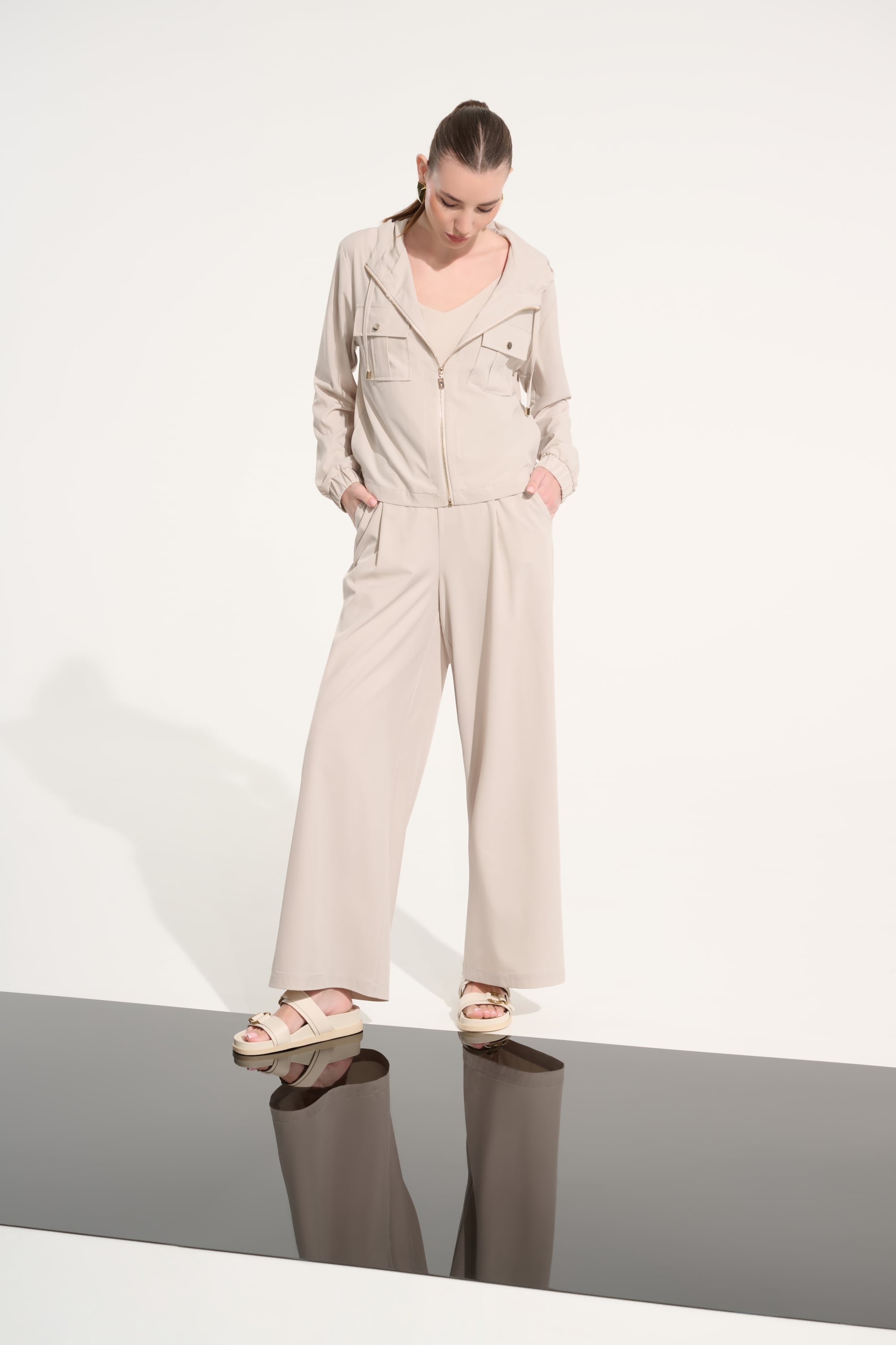 Stretch Woven Pull-On Wide Leg Pants