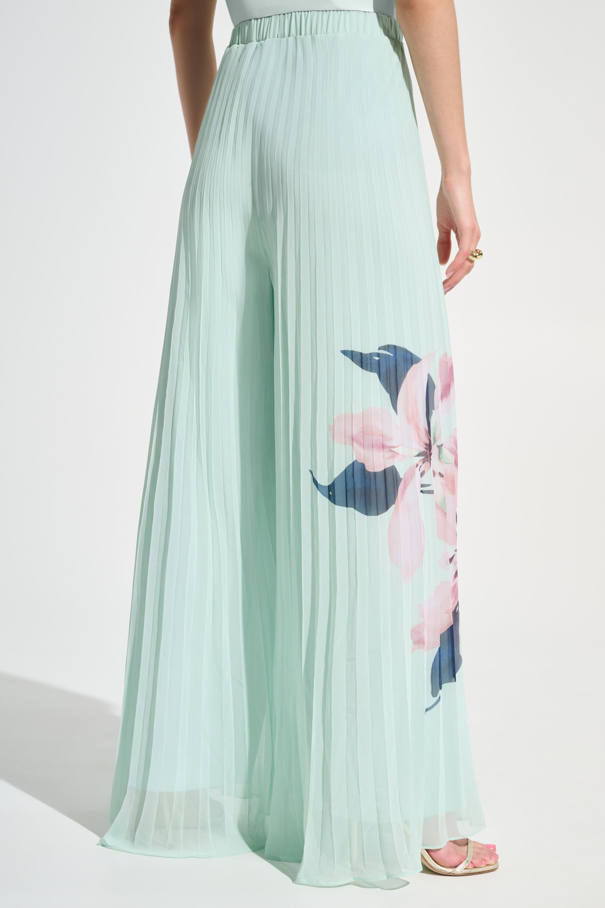 Signature | Chiffon Floral Print Pleated Wide Leg Pants