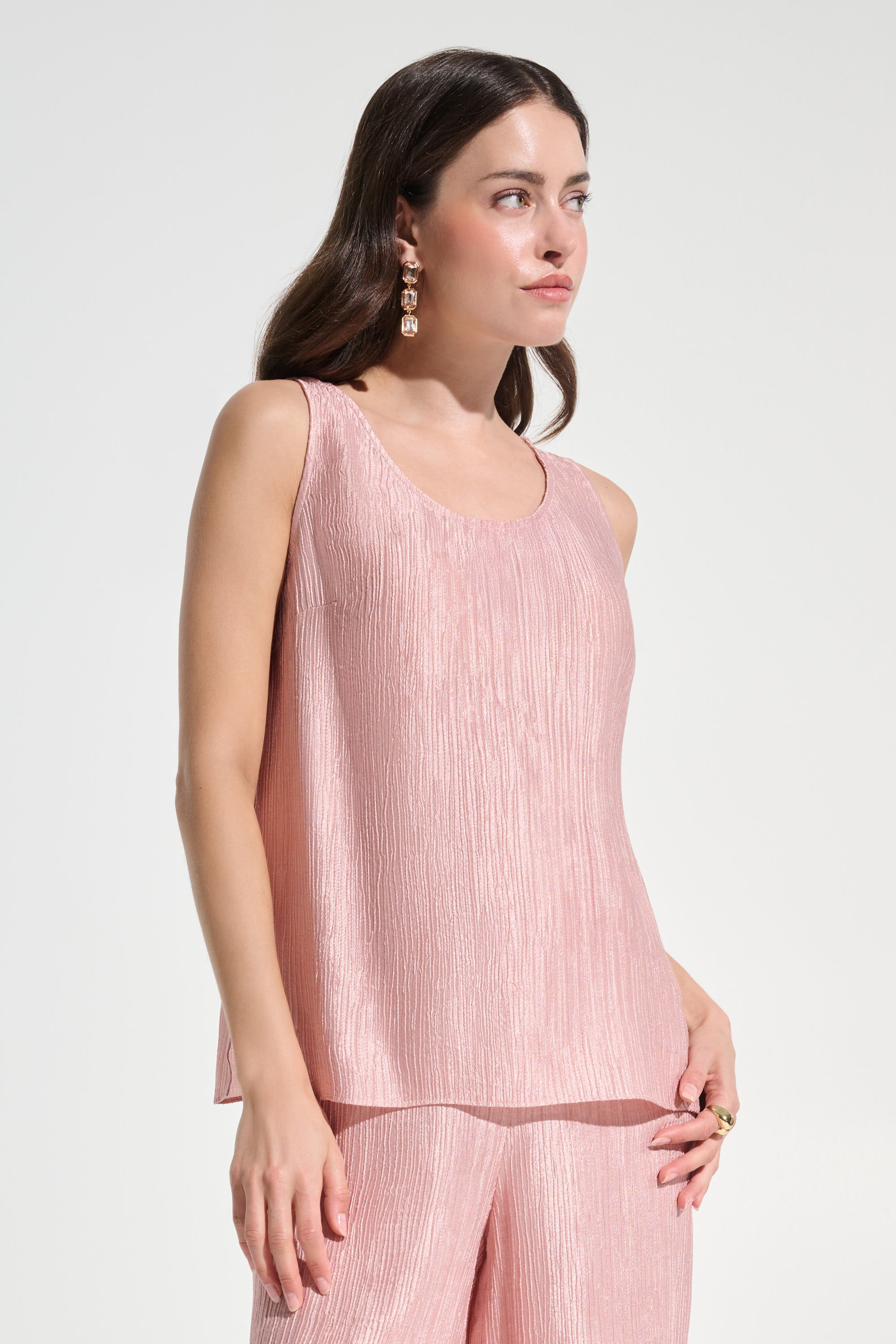 Signature | Crinkle Jacquard Sleeveless Straight Top
