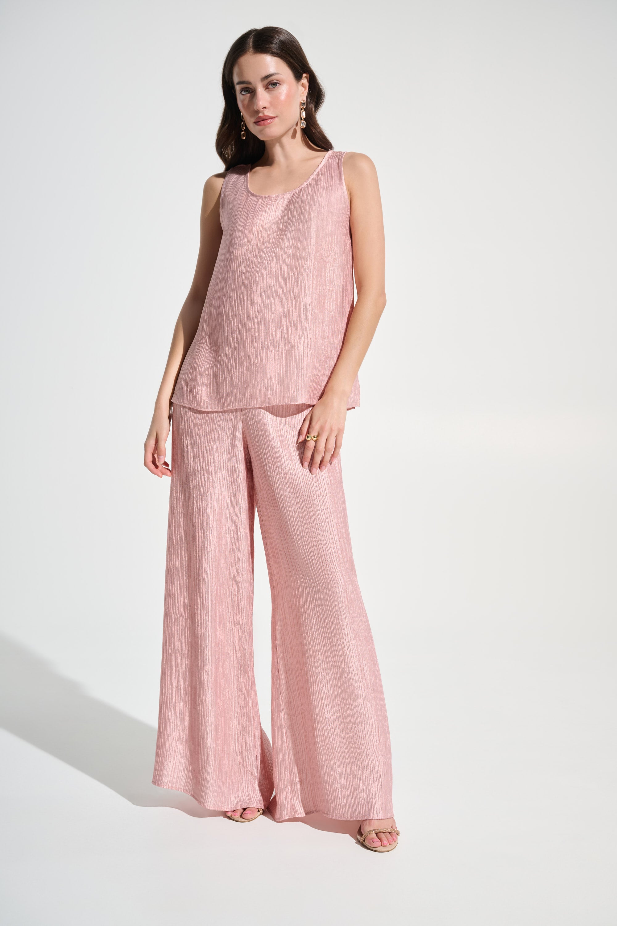 Signature | Crinkle Jacquard Sleeveless Straight Top