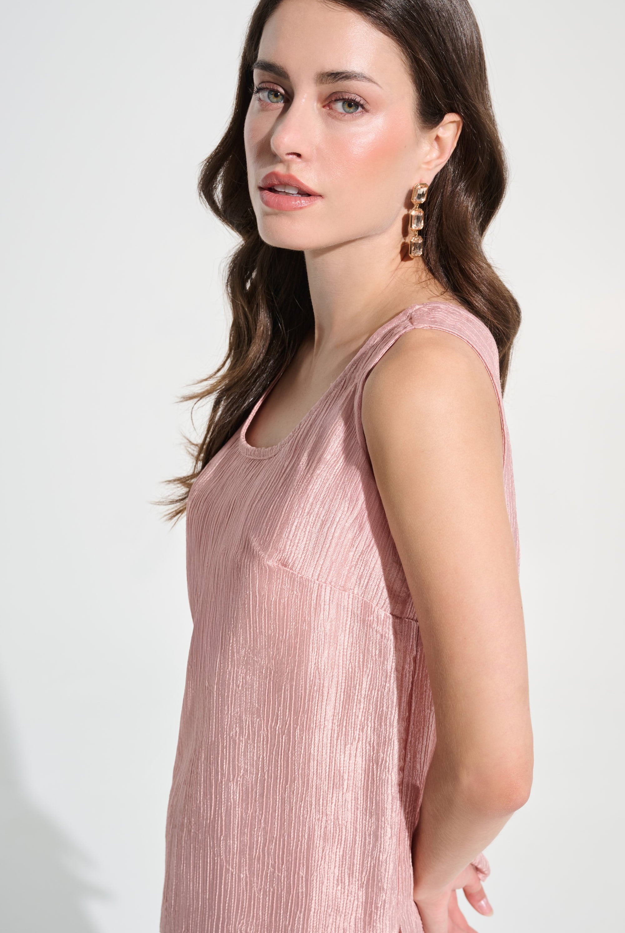Signature | Crinkle Jacquard Sleeveless Straight Top