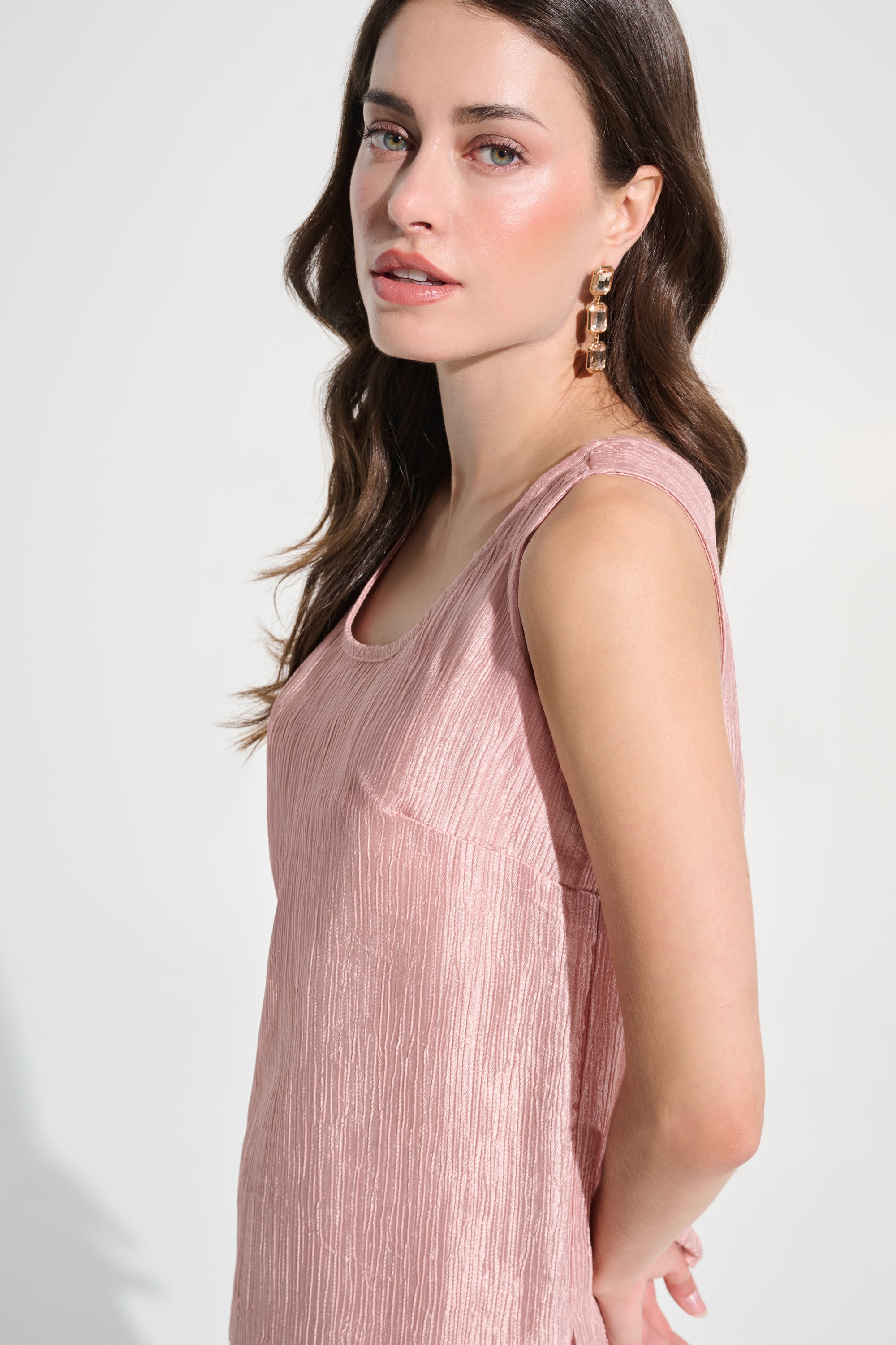 Signature | Crinkle Jacquard Sleeveless Straight Top