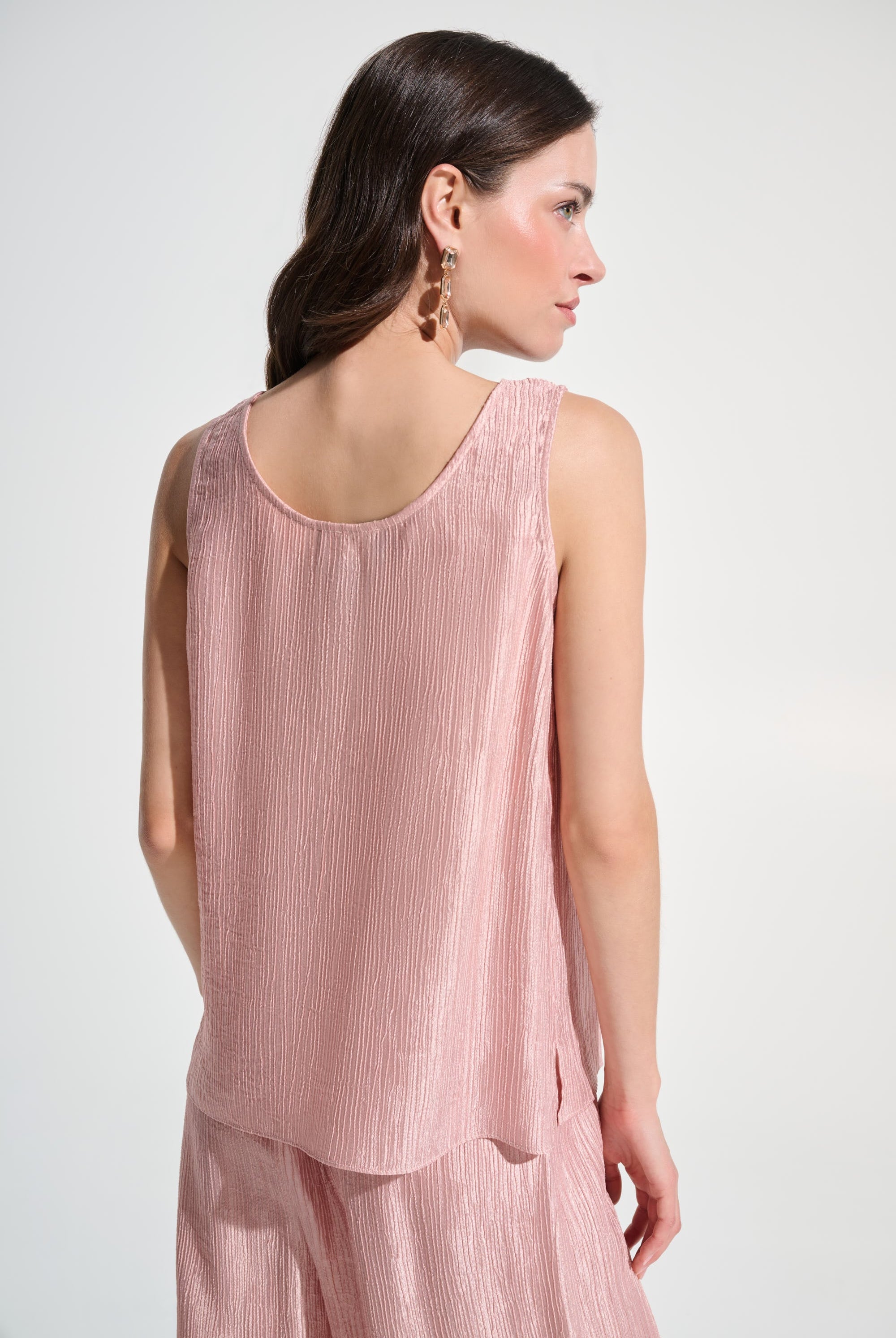 Signature | Crinkle Jacquard Sleeveless Straight Top
