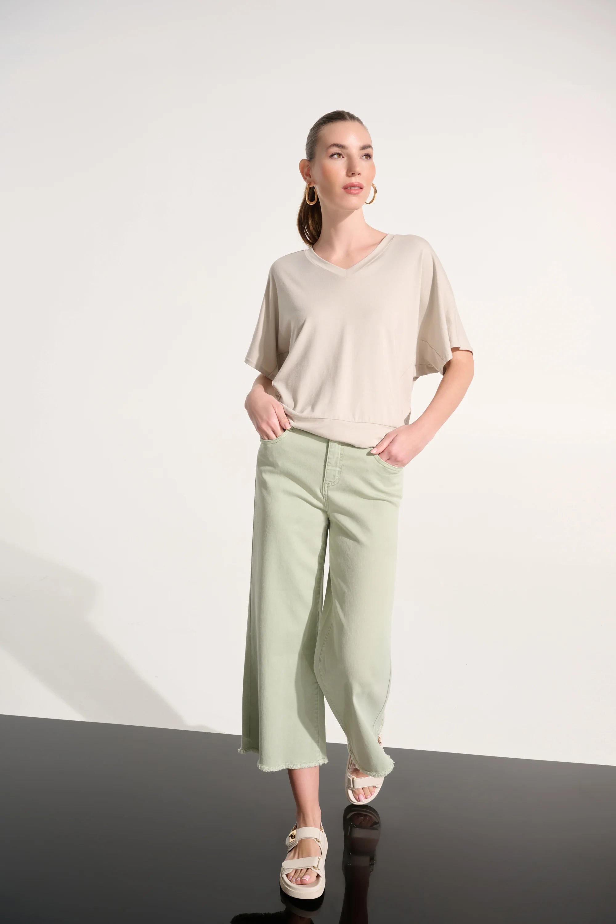 Joseph Ribkoff Goldie | Featherweave Denim Wide Leg Cropped Jeans- 262918B