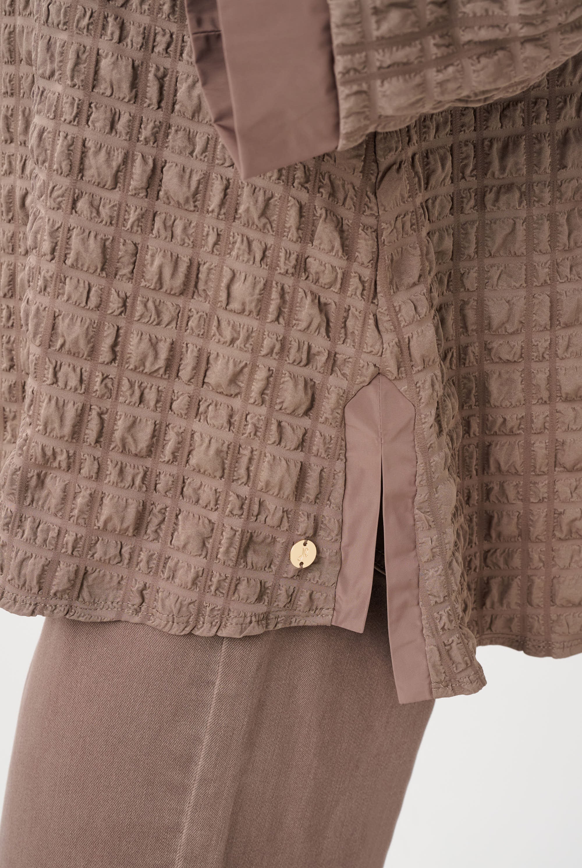 Bubble Jacquard & Memory Straight Top