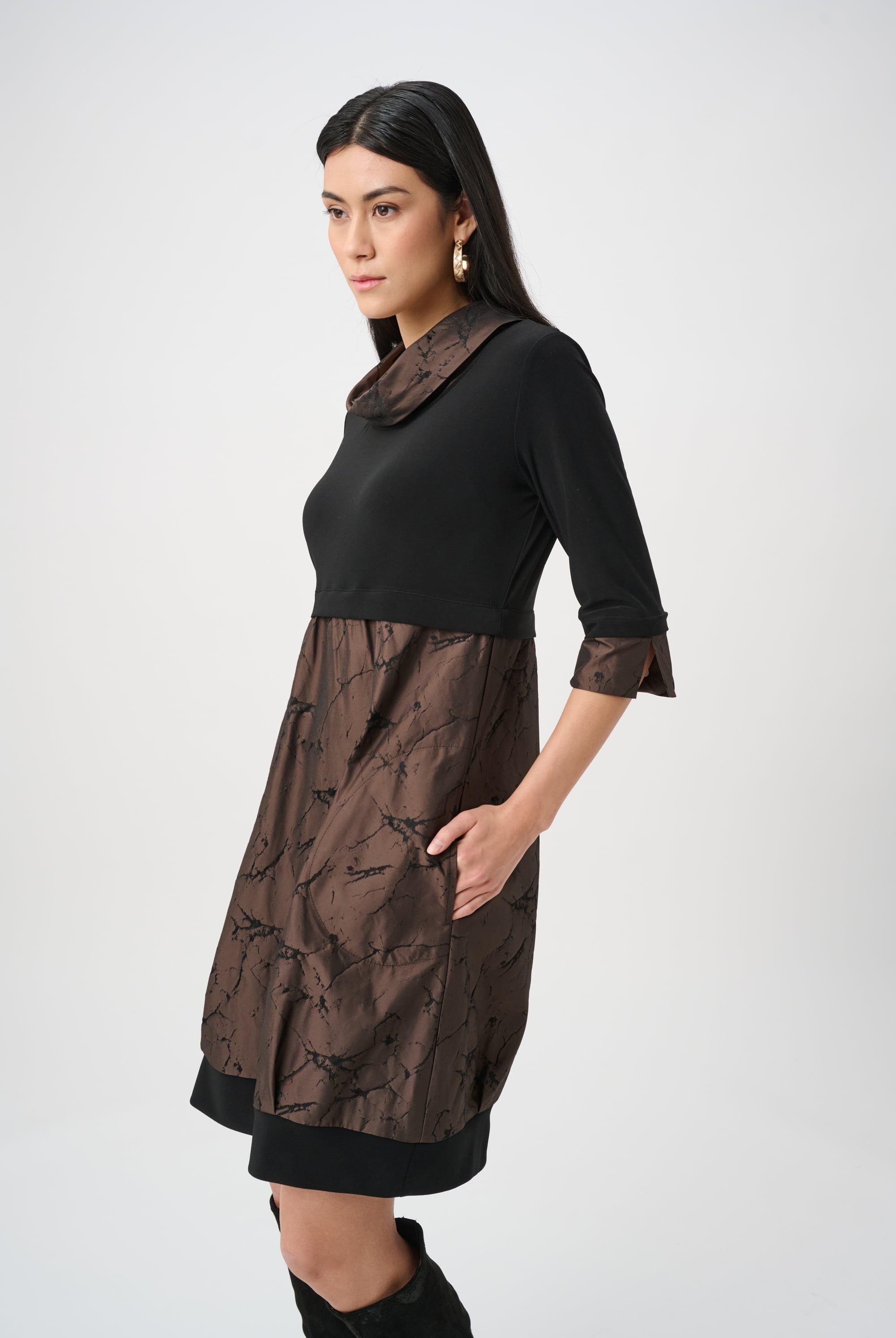 Jacquard Memory & Silky Knit cocoon Dress