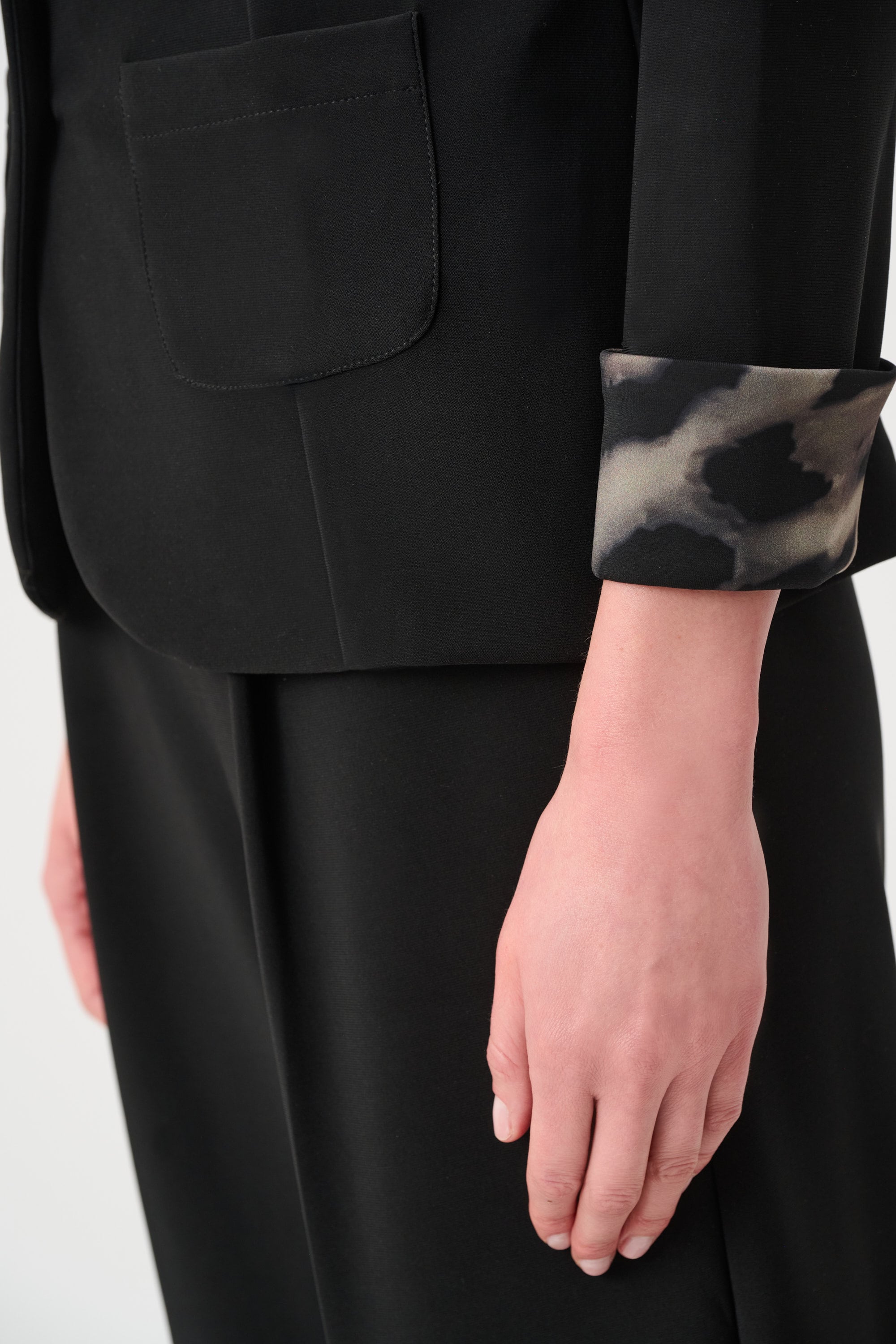 Signature | Silky Knit Fitted Blazer With Adaptable Cuff