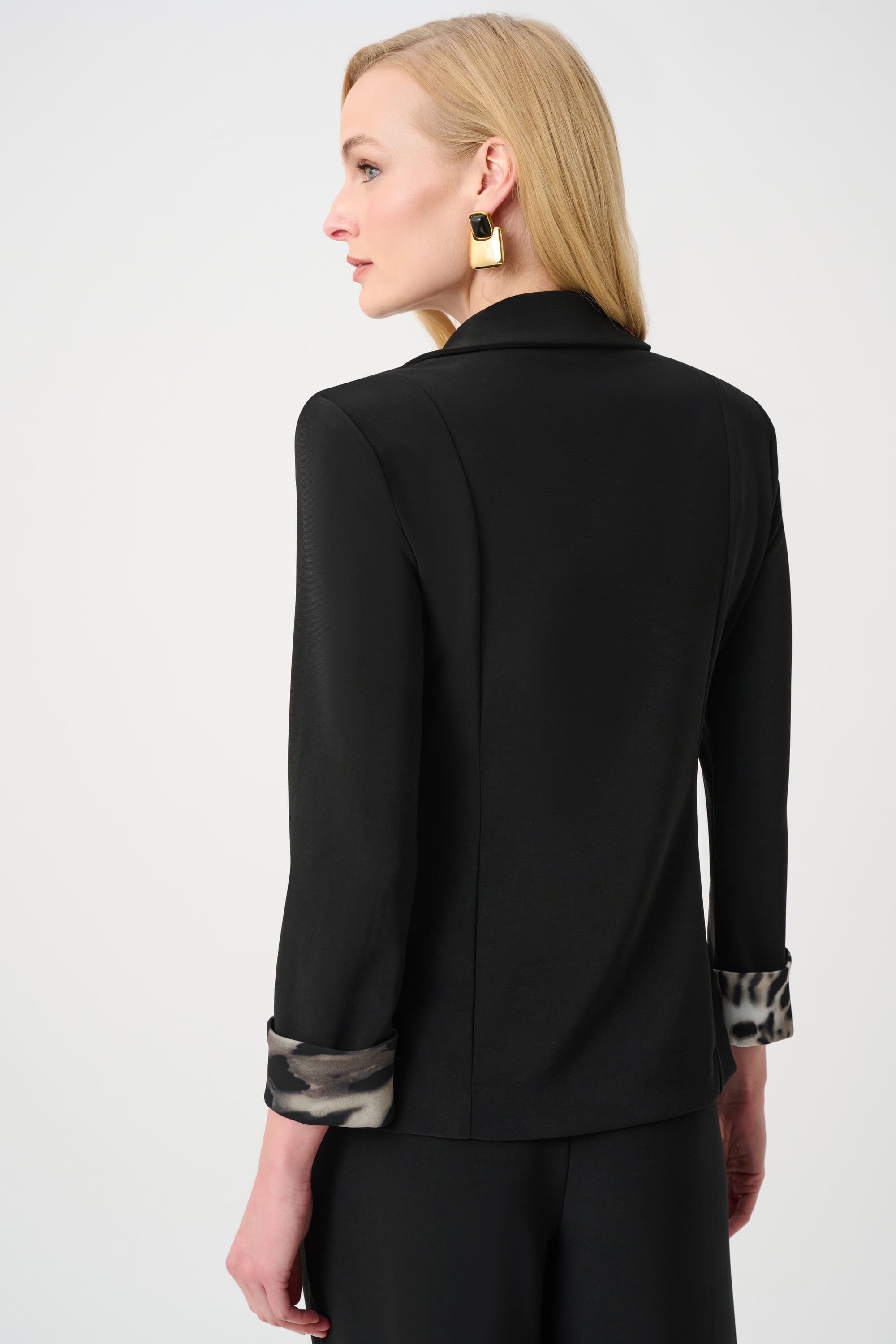 Signature | Silky Knit Fitted Blazer With Adaptable Cuff