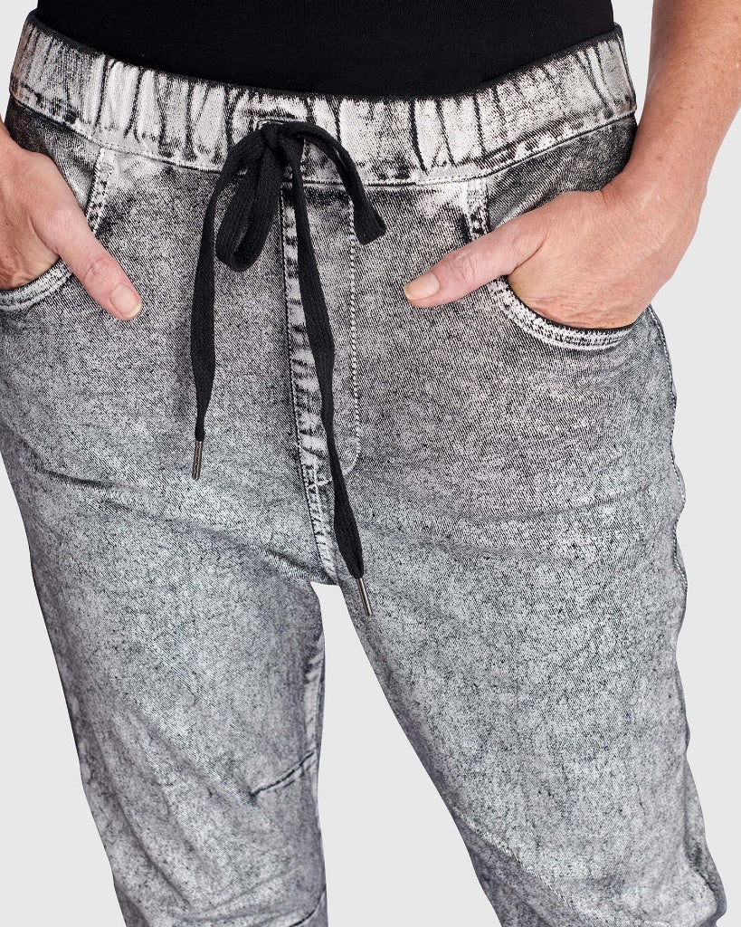 Alembika Metallic Boyfriend Jogger Jeans, Silver-AP623S