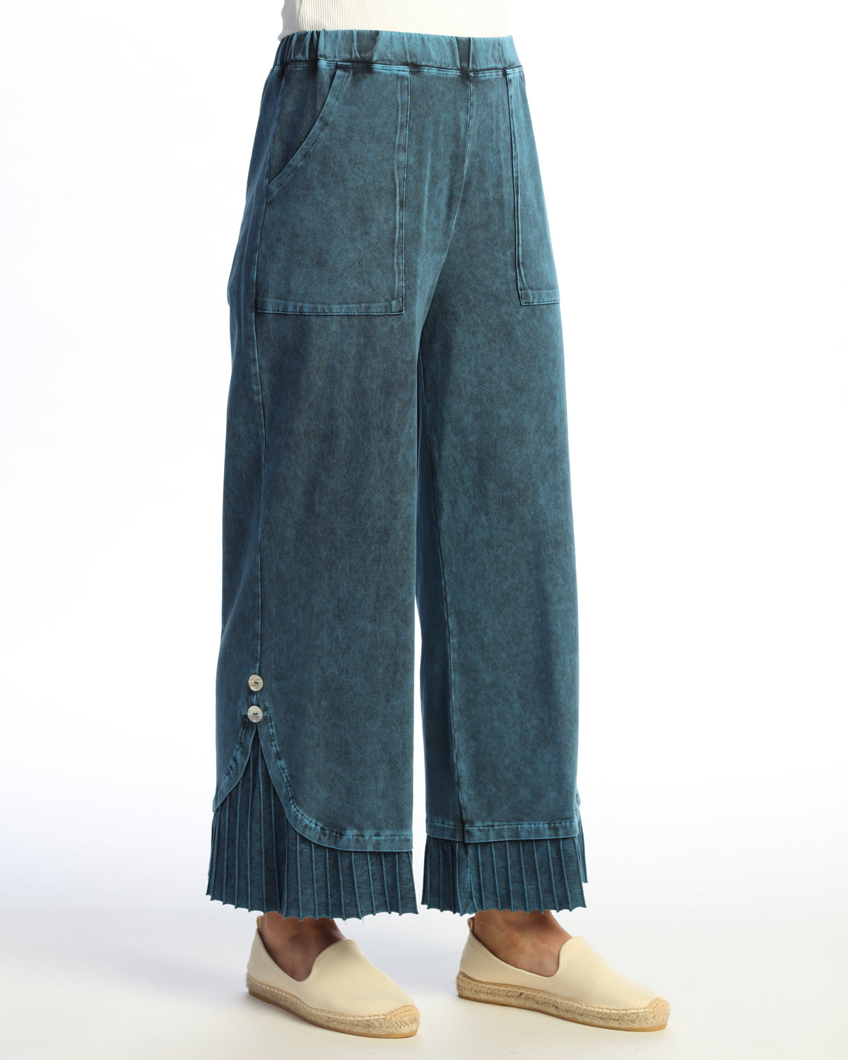 Jess & Jane Mineral Washed Wide-Leg Pant with Rib & Button Detail-M125