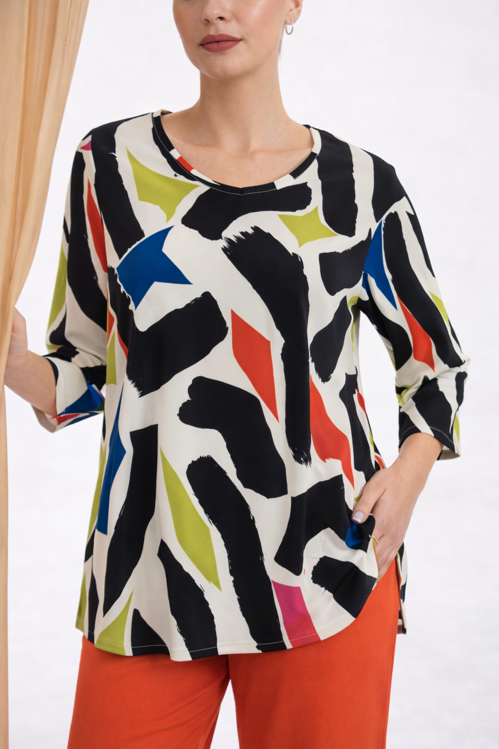 Kozan Tami Top - Abstract Geometric Print V-Neck Blouse