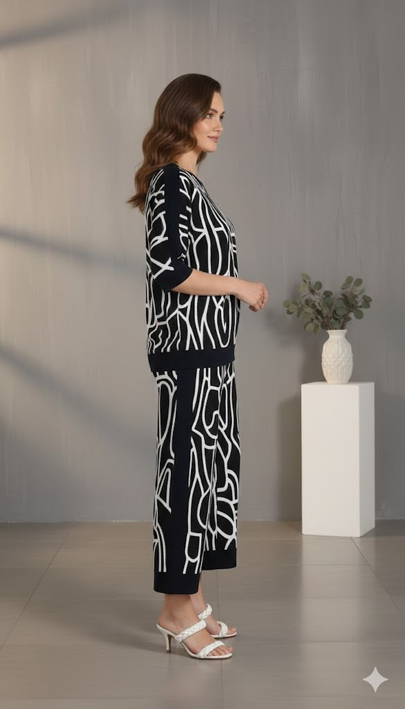 Frank Lyman Navy & White Abstract Side Detail Everyday Top-266114