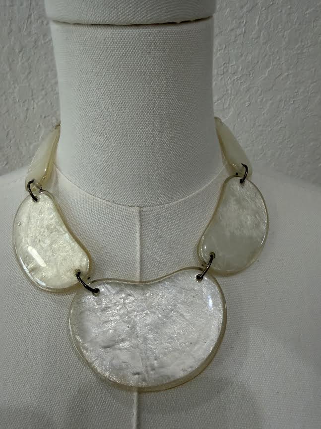 Iridescent Shell Statement Necklace-TN146