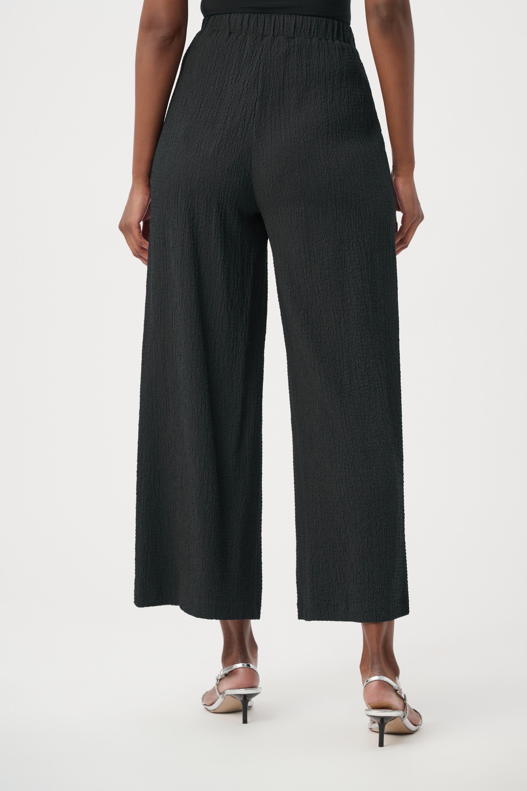Joseph Ribkoff Seersucker Pull-On Crop Pants With Front Pockets-261197, Black