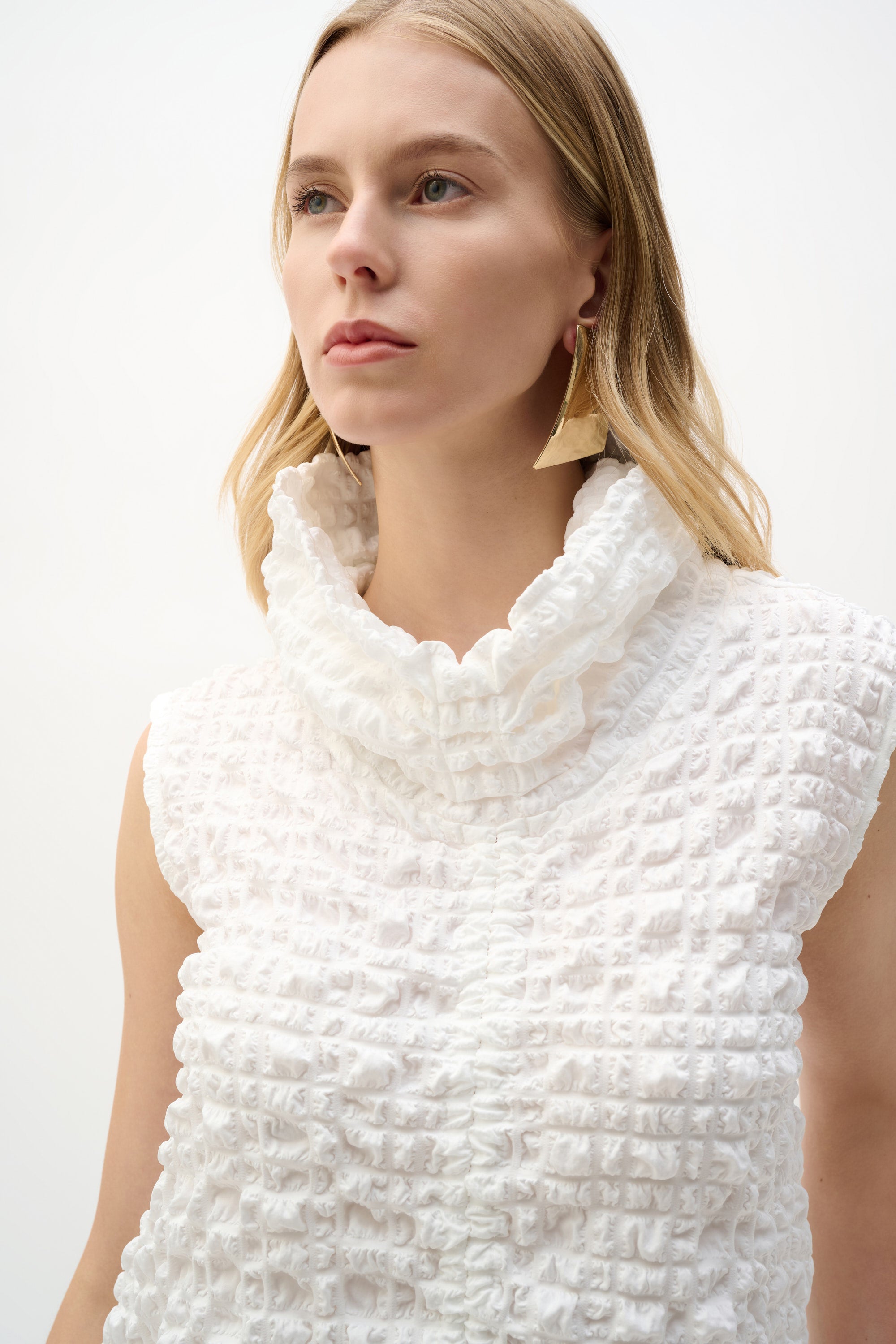 Bubble Jacquard Straight Top With Cowl Collar