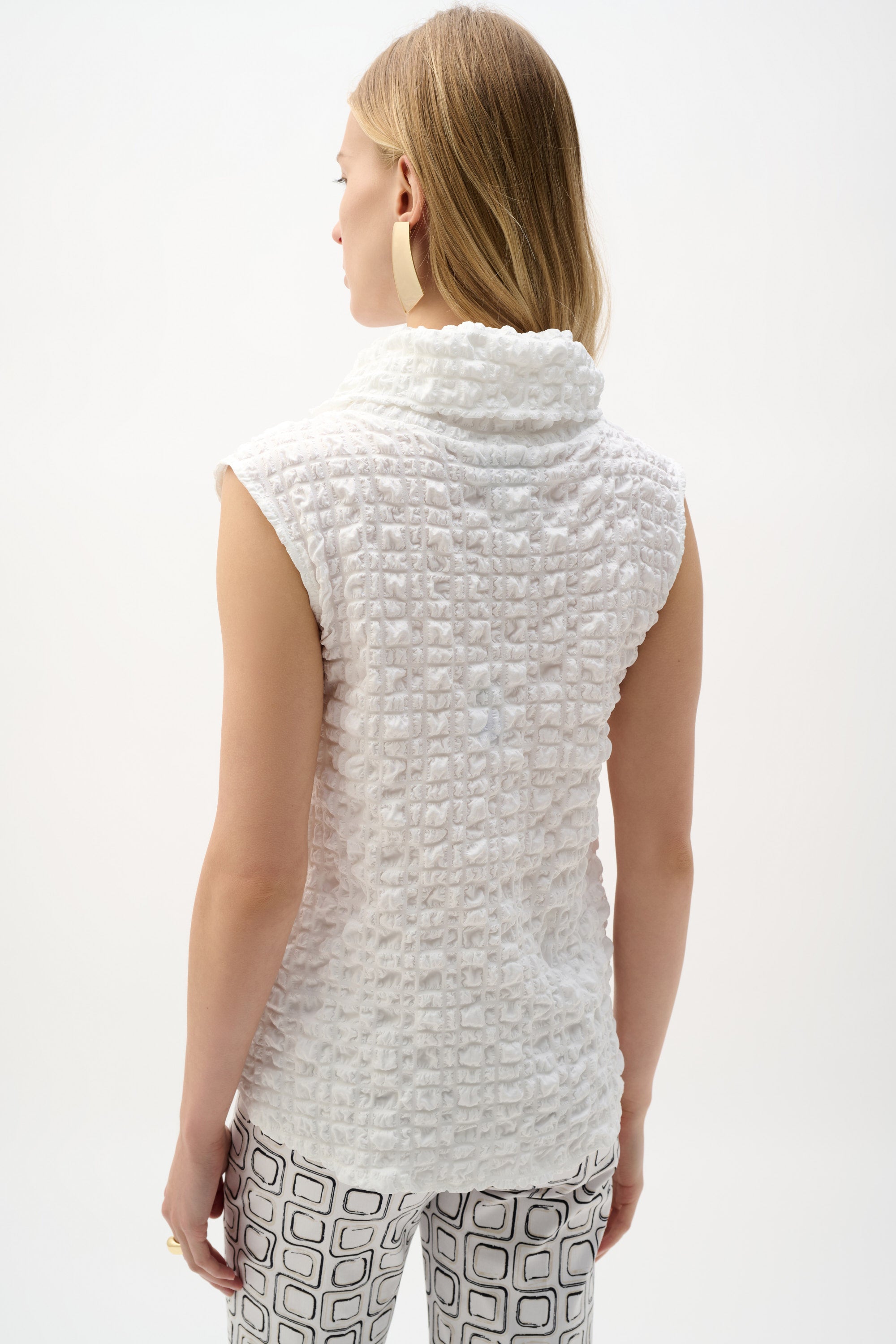 Bubble Jacquard Straight Top With Cowl Collar