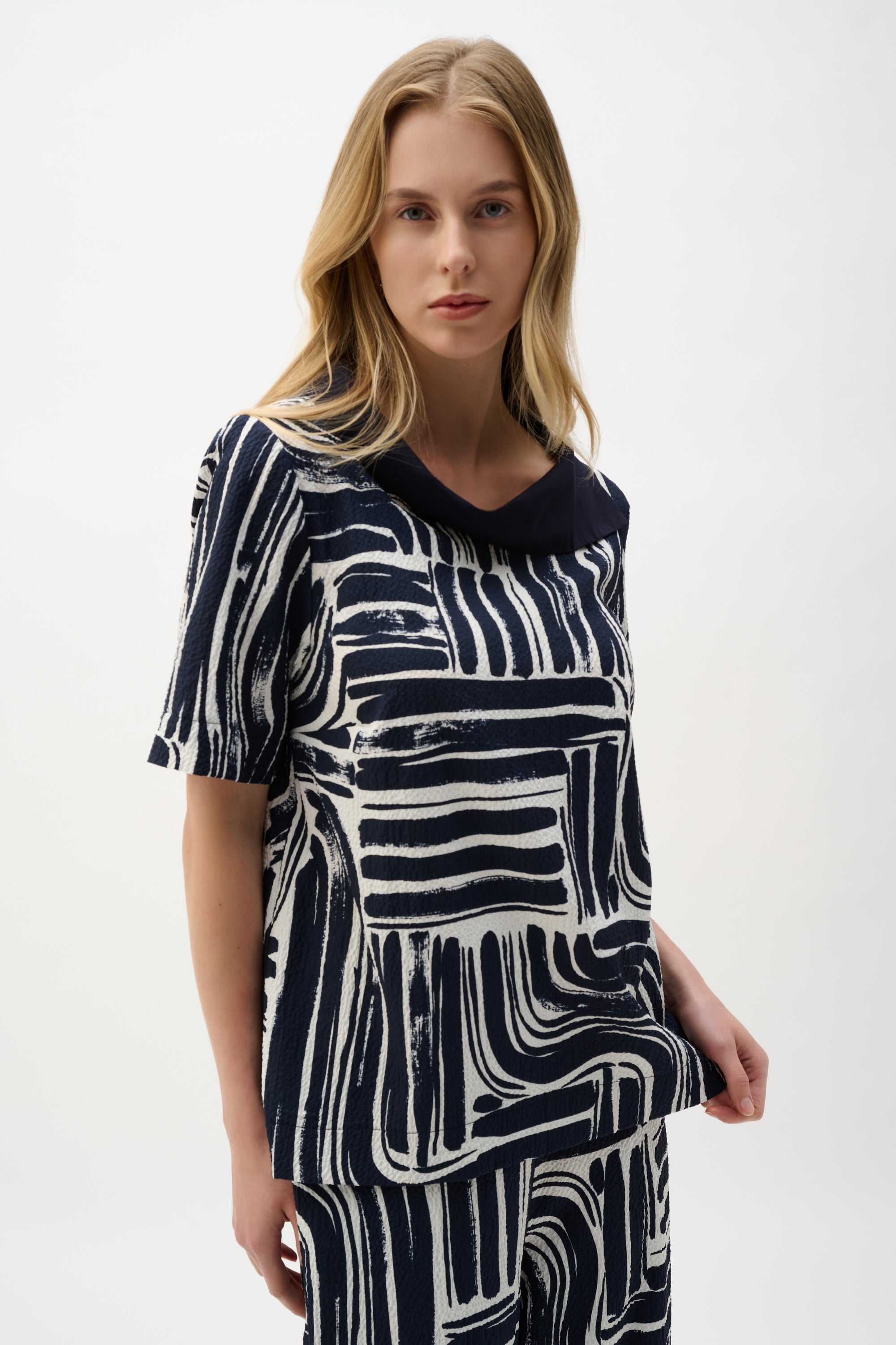 Seersucker And Georgette Abstract Print Straight Top