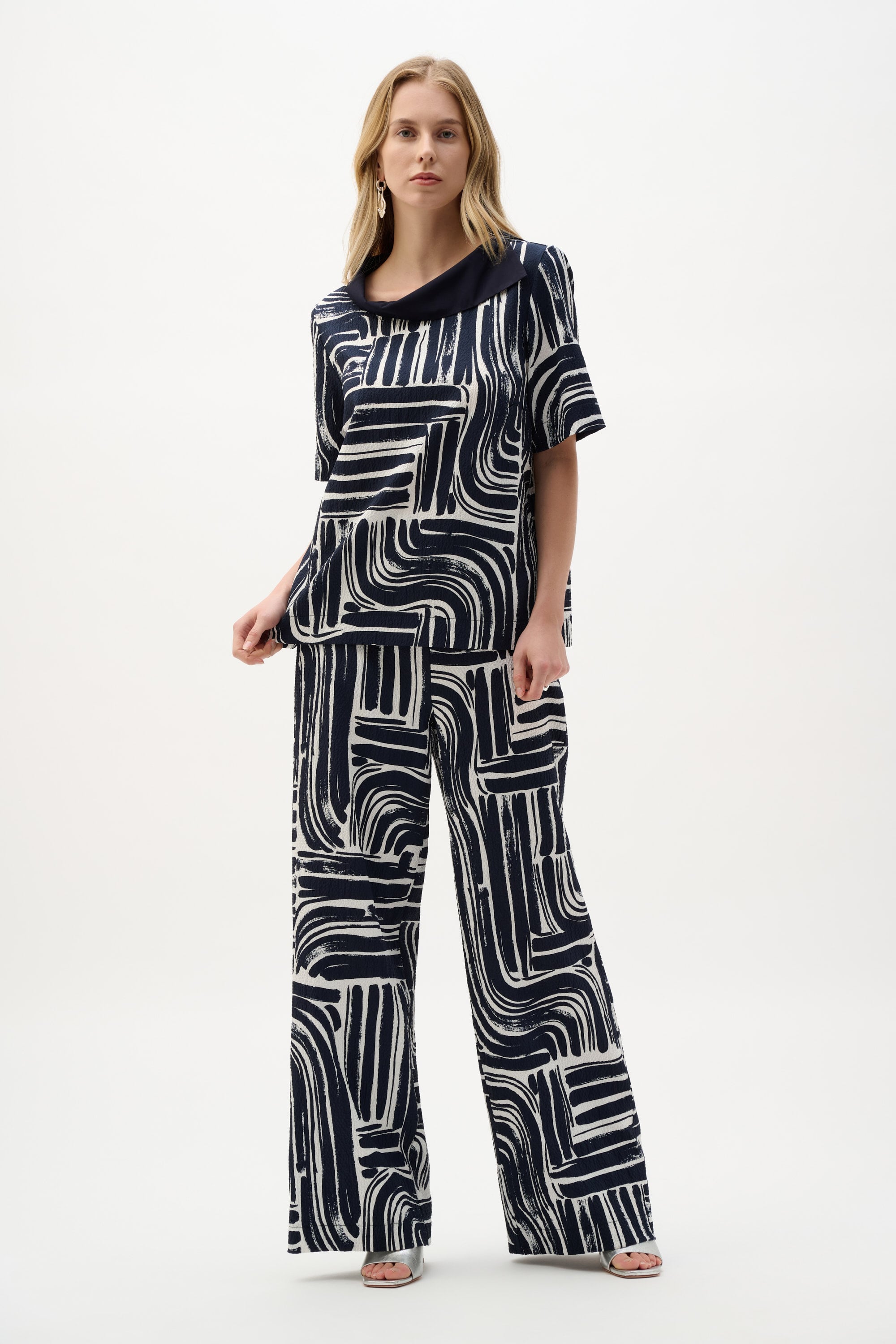 Seersucker And Georgette Abstract Print Straight Top