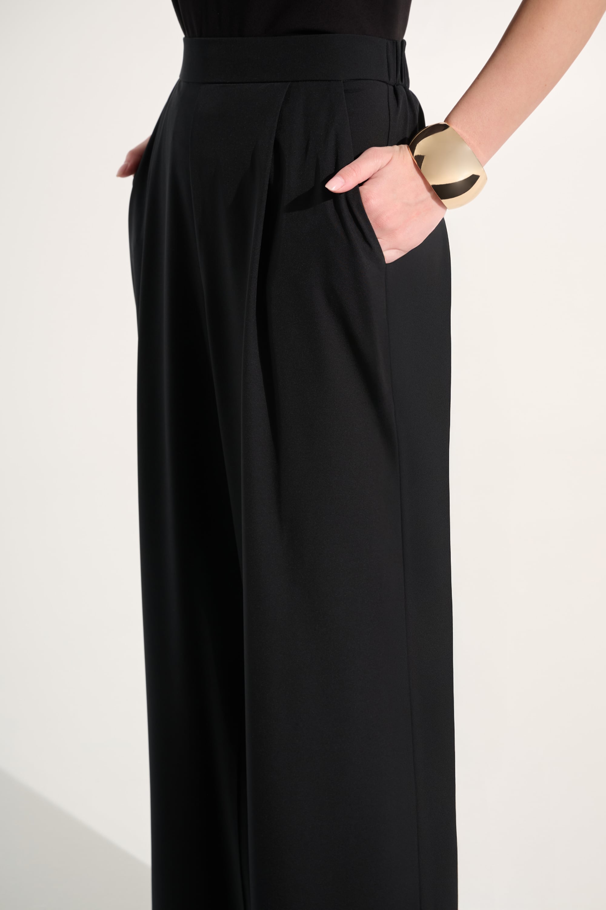 Stretch Woven Pull-On Wide Leg Pants