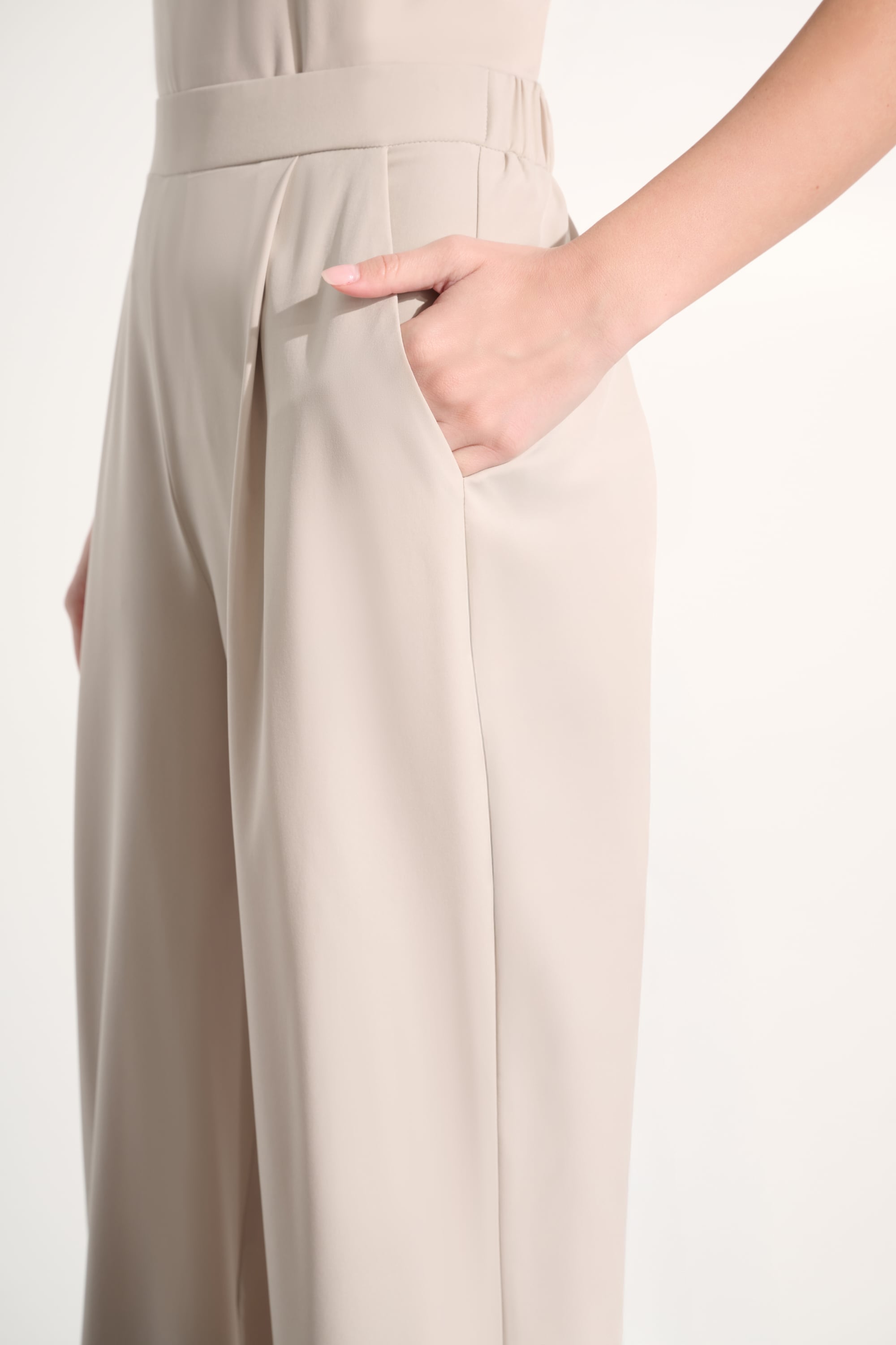 Stretch Woven Pull-On Wide Leg Pants