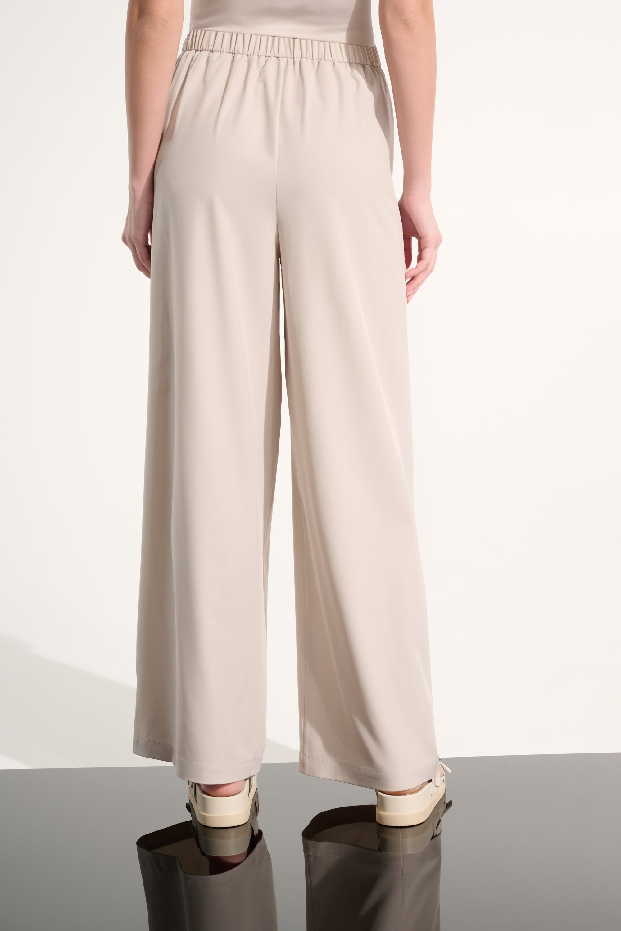 Stretch Woven Pull-On Wide Leg Pants