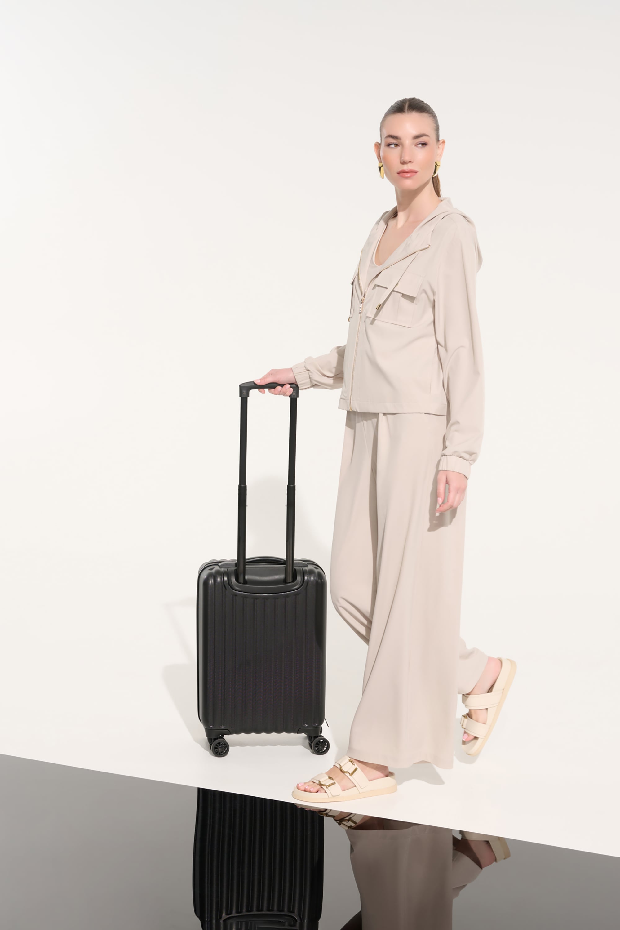 Stretch Woven Pull-On Wide Leg Pants