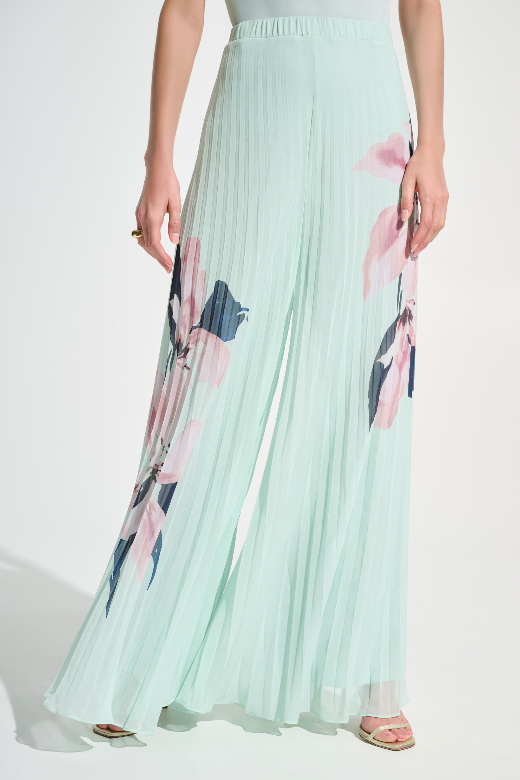 Signature | Chiffon Floral Print Pleated Wide Leg Pants