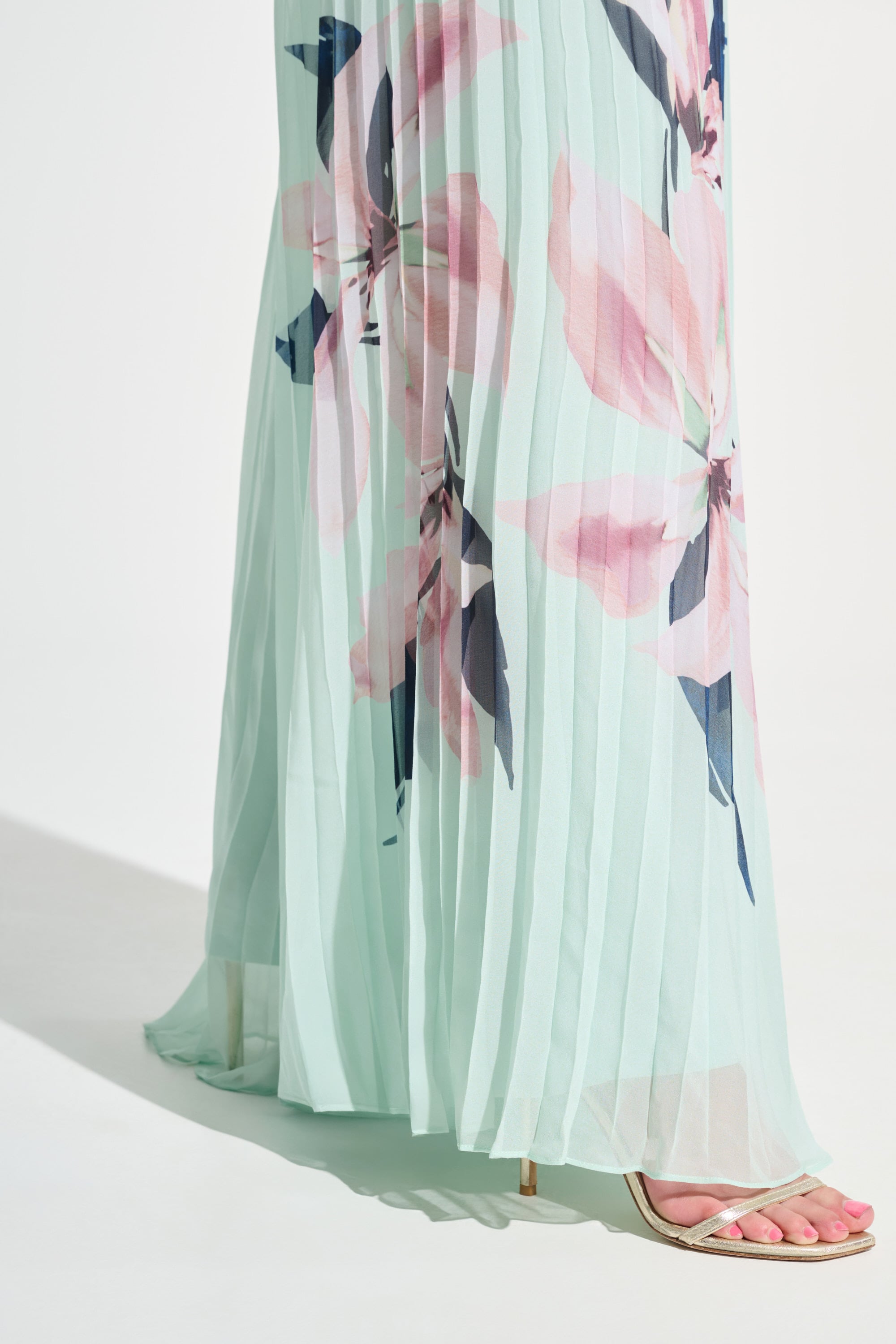 Signature | Chiffon Floral Print Pleated Wide Leg Pants