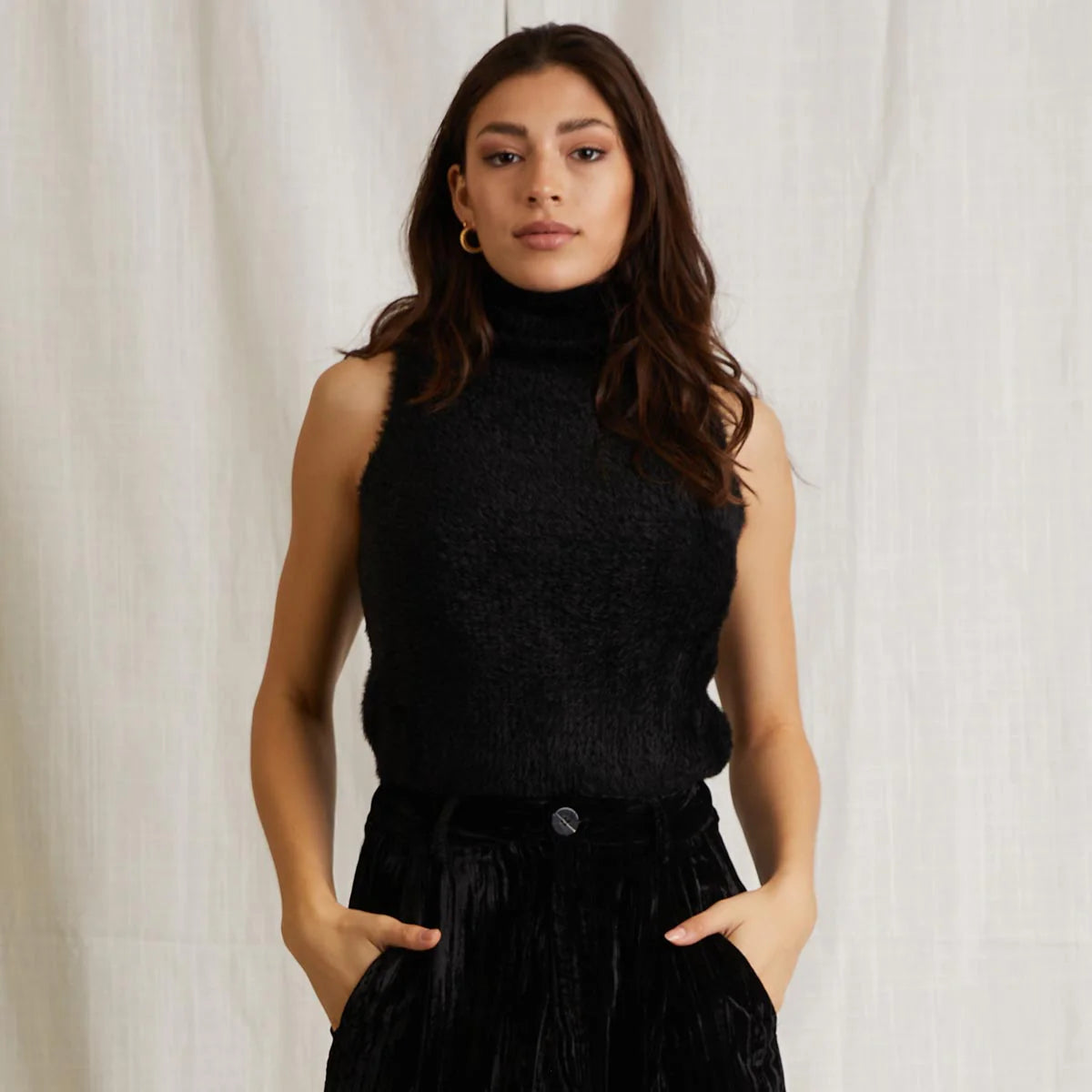 Scandal Italy- Hayden Sleeveless Turtleneck